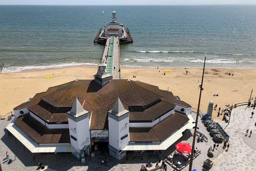 Pier Approach Amusements and Aruba Bar