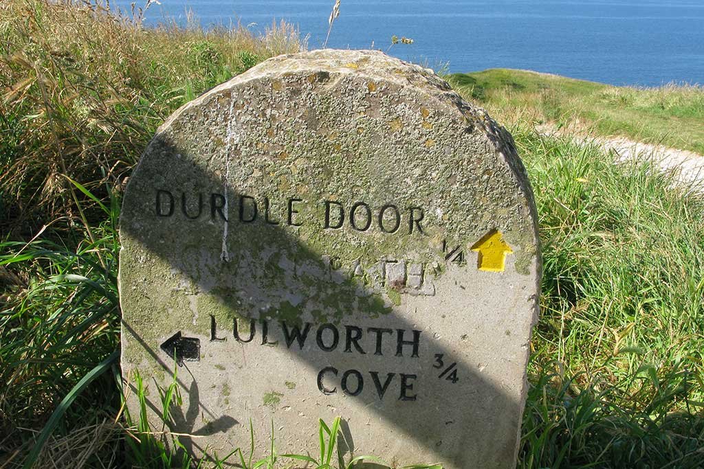The beach lies on the South West Coast Path. It is a 30 minute walk east along the path to Lulworth Cove