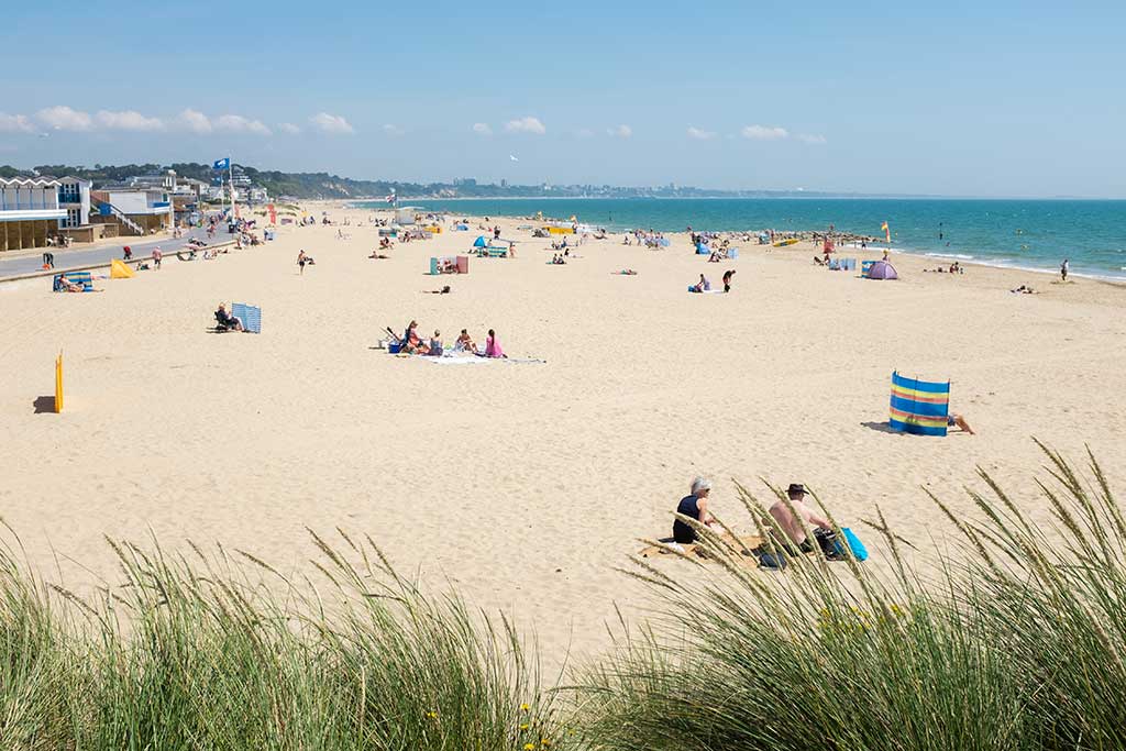 47+ schön Bild Sand Banks Dorset : Bbc Dorset In Pictures Sandbanks : Barbecues barbecues are permitted on sandbanks beach between the times of 6:30pm and 10:30pm all year round 🙂 there are plenty of bins provided all along the beach front to get rid of any rubbish including recycling facilities.